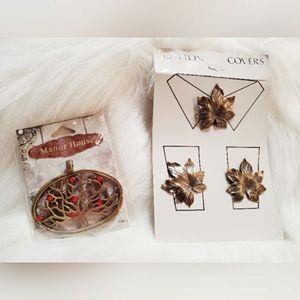 3 vintage button covers,1 jewelry pendant